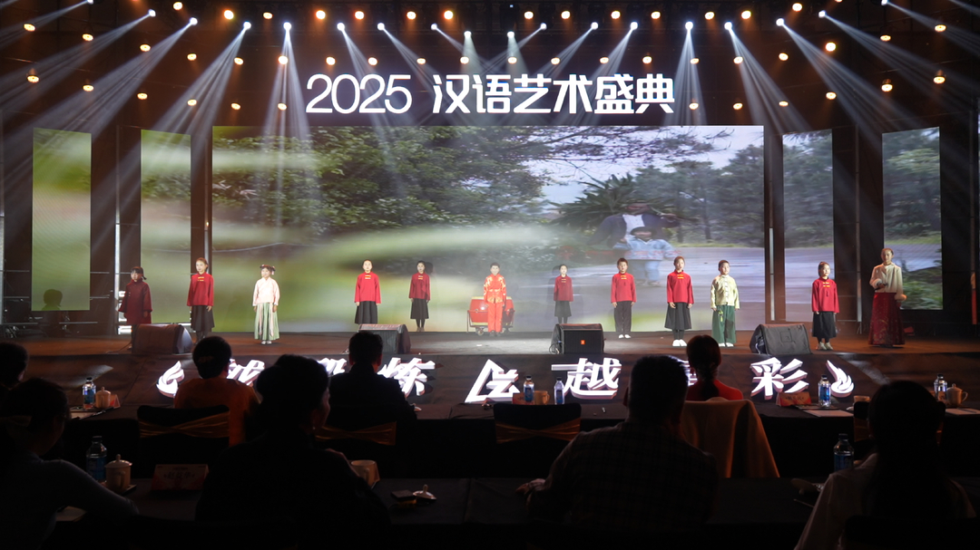 汨罗娃登上省级舞台，用朗诵为家乡文化“代言”