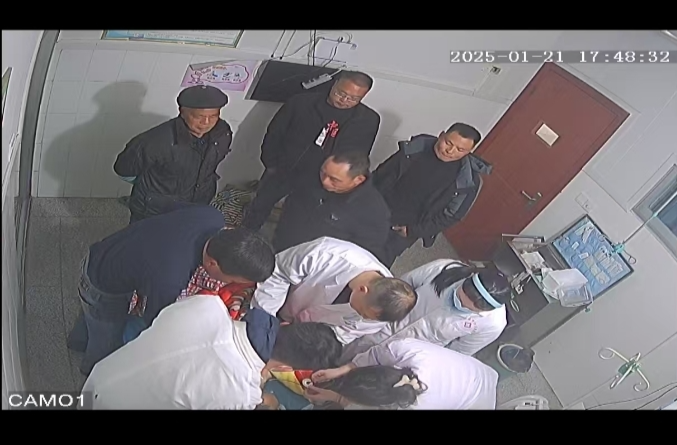【红网时刻】视频丨汨罗市弼时镇路人、司机、医护人员接力 成功抢救5岁溺水小孩