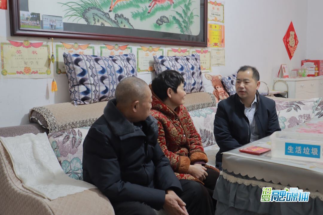 张勇走访慰问困难群体