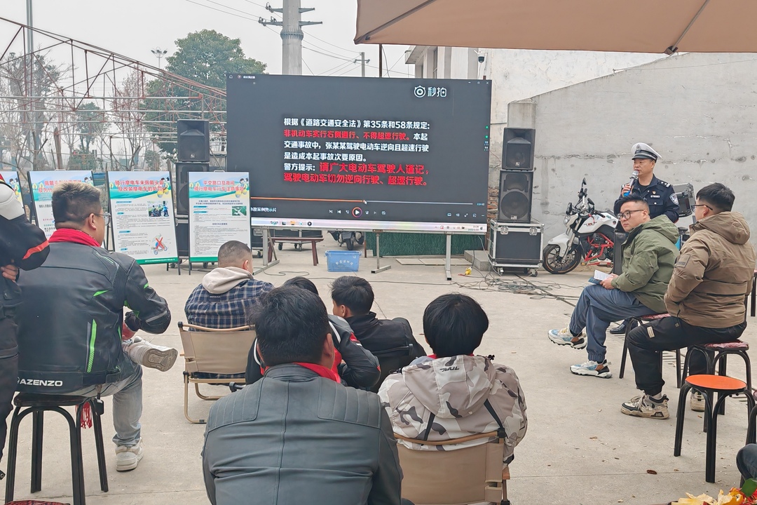 汨罗交警走进“摩友”年会现场，宣教安全倡导拒绝“飙车炸街”