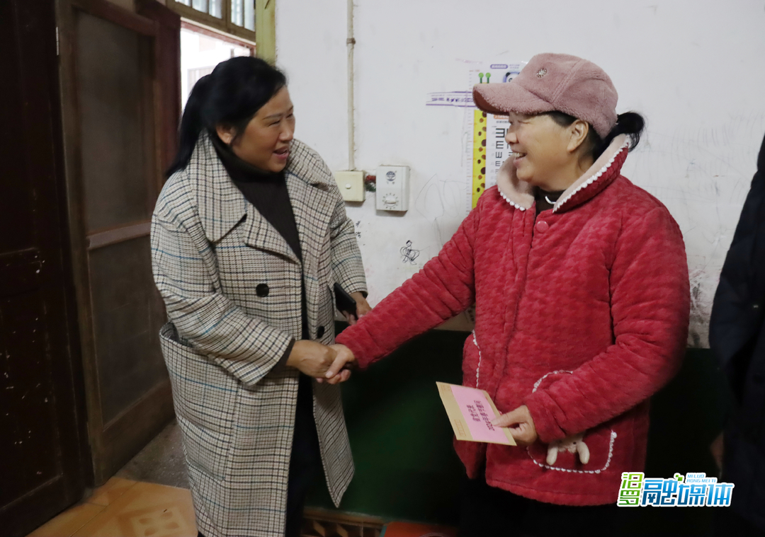 省党代表周迈辉走访慰问困难党员