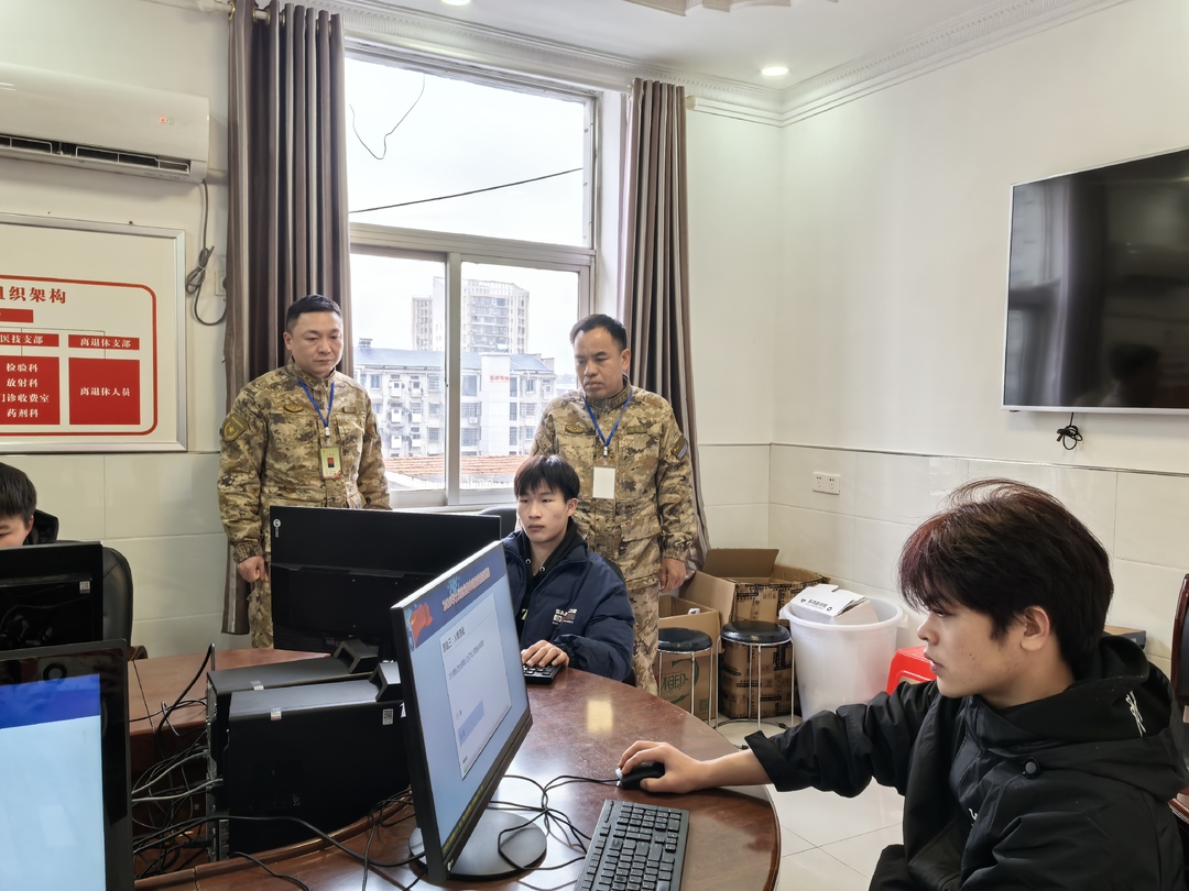 热血青年追梦军旅，汨罗300多名应征青年参加体检