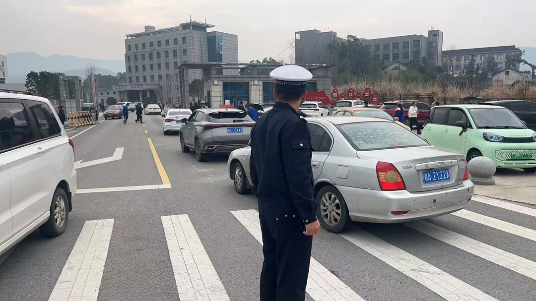 你开学 我护航 汨罗交警开启“守护模式”