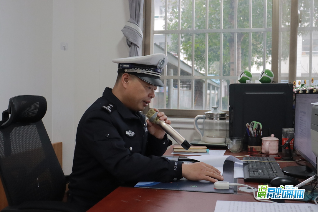 汨罗交警进校园 上好交通安全“开学第一课”