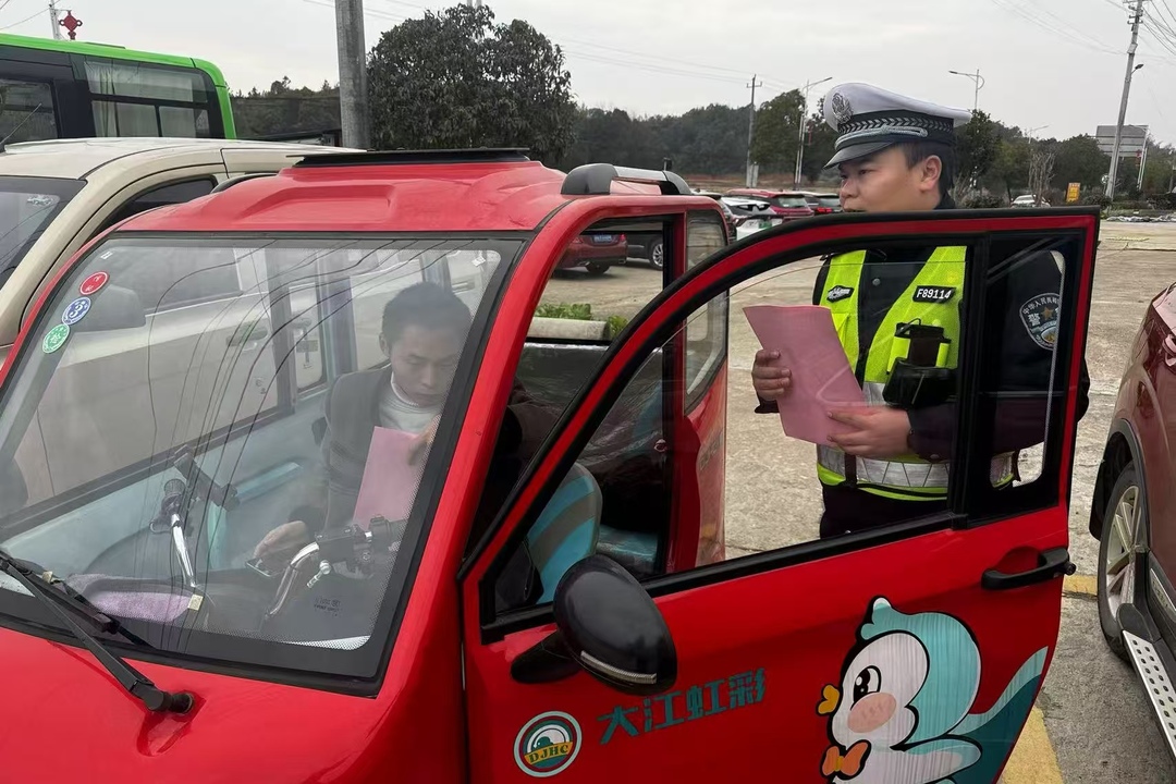 护学再升级，汨罗长乐交警开展老年代步车安全规范管理