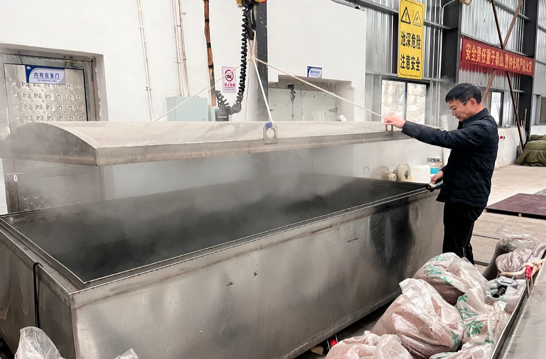 长乐镇：酒香酿出就业新路 乡亲们端稳“技能碗”吃上“产业饭”