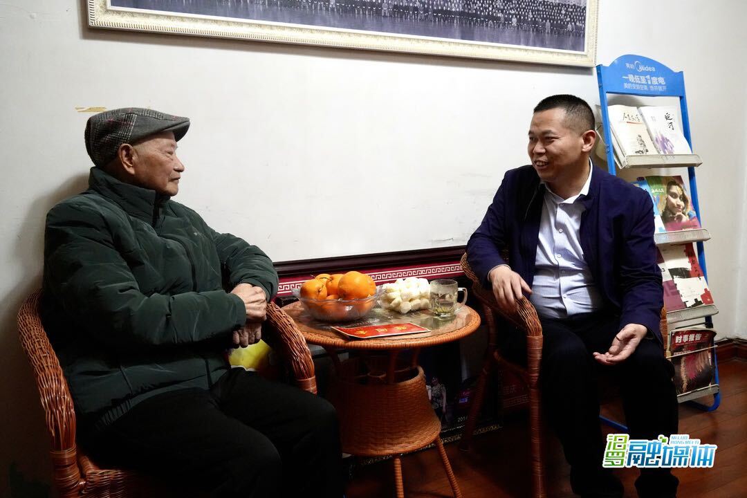 岳阳市委宣传部副部长余友安来汨罗慰问省级劳模、著名剧作家甘征文