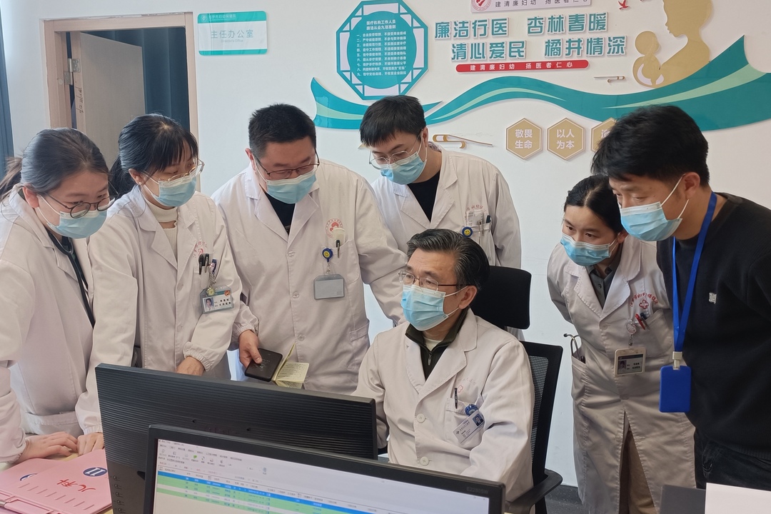 岳阳专家团来汨罗义诊 “医联体”让群众“近”享健康服务
