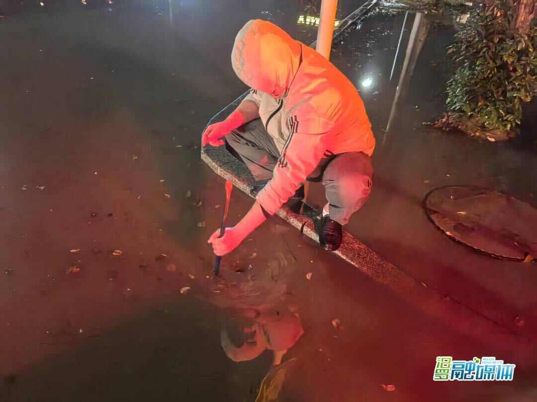 汨罗城管：抢前抓早 多措并举 筑牢寒潮防御安全网