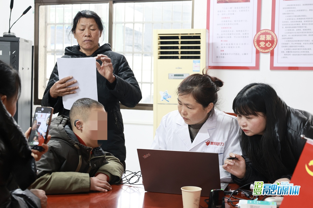 戴上“小耳朵”聆听“大世界” 汨罗送助听器验配服务进校门