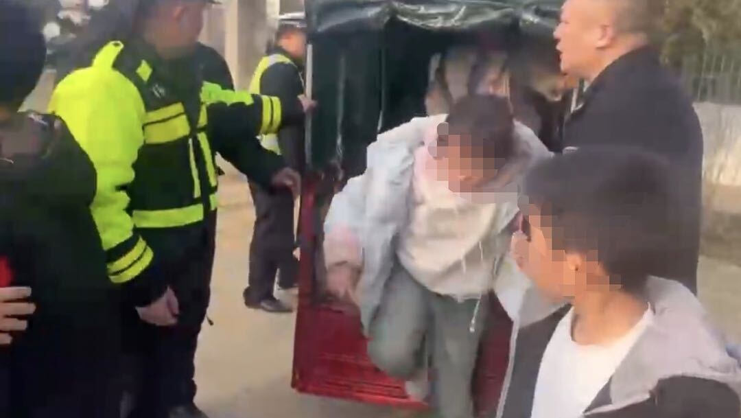 汨罗交警开展校园周边交通秩序专项整治行动