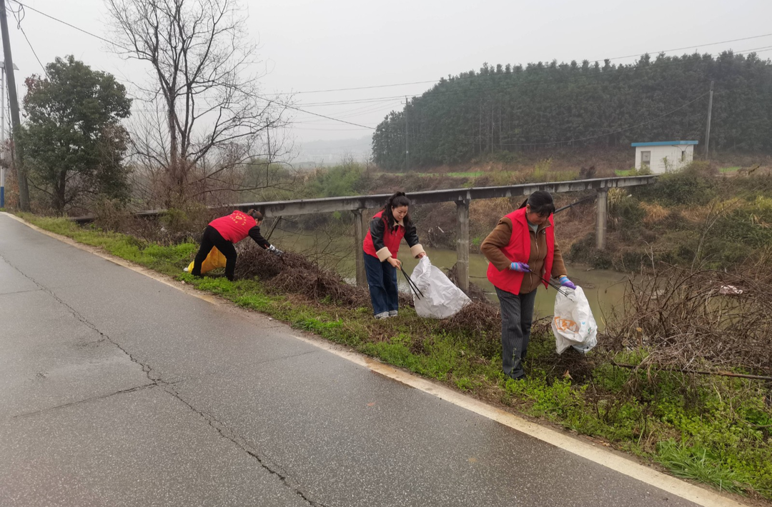 三江镇荆浒村：清河行动庆“三八” 别样过节绽芳华