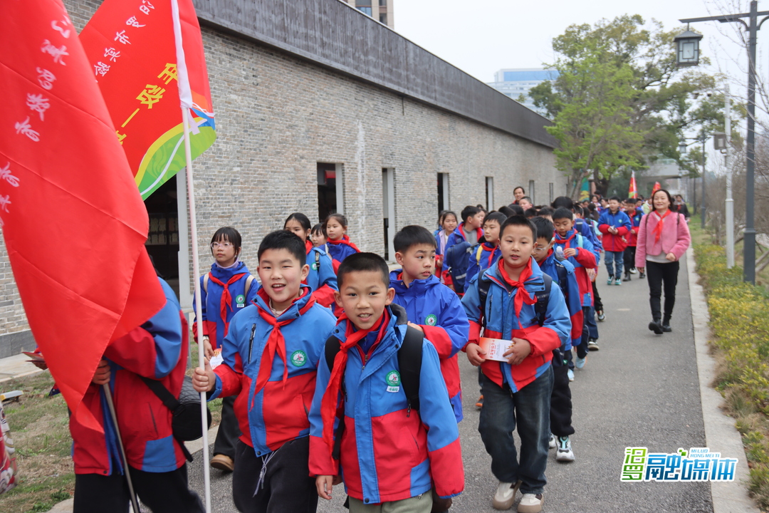 阳春三月学雷锋  汨罗市实验小学在行动