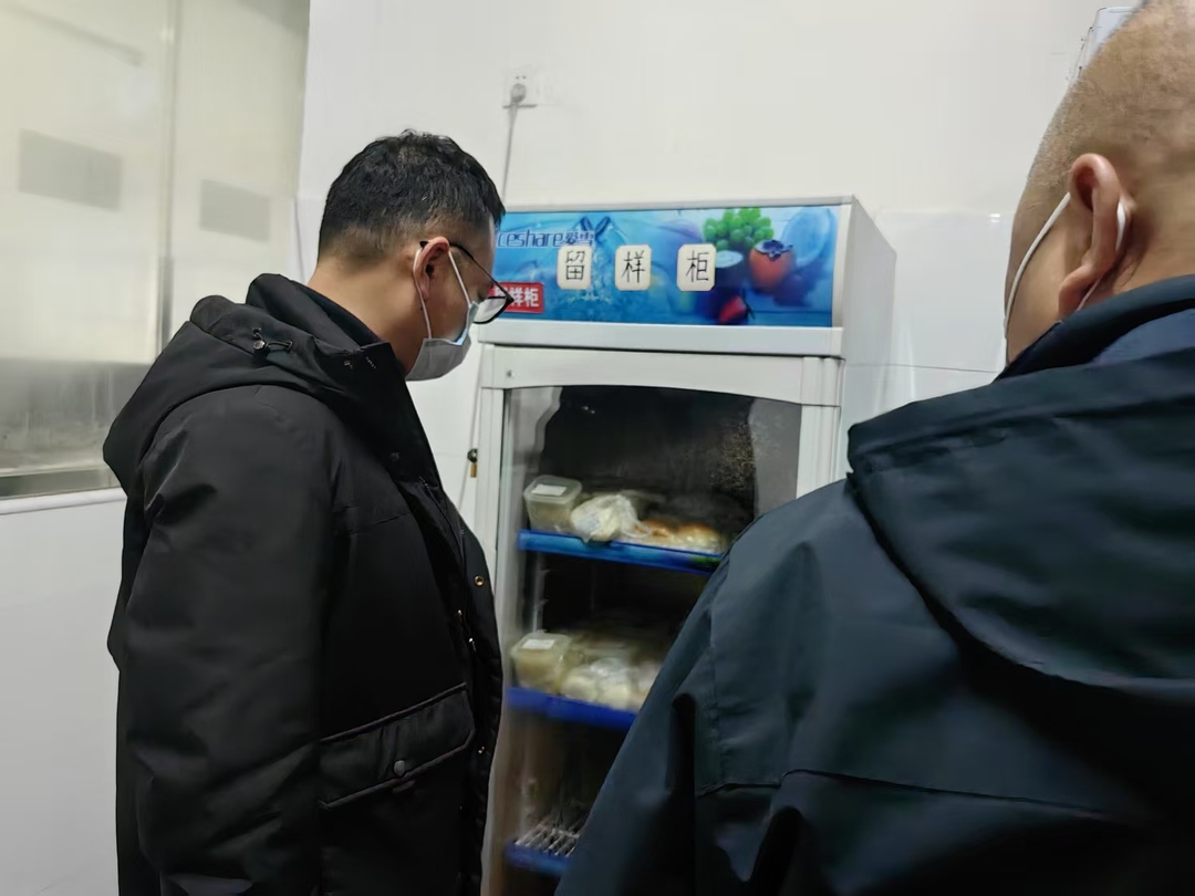 归义街道：突击检查 拧紧校园“安全阀”
