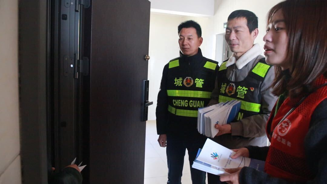 共建文明新汨罗！汨罗城管局环卫中心开展“垃圾分类进万家”宣传活动