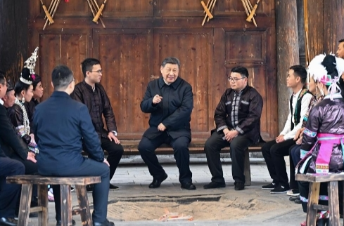 时政微观察丨火塘边的暖心话