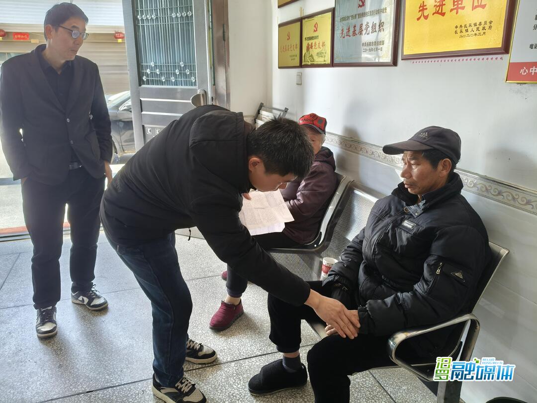 长乐镇联合市残联上门为62名困难群众办理残疾证