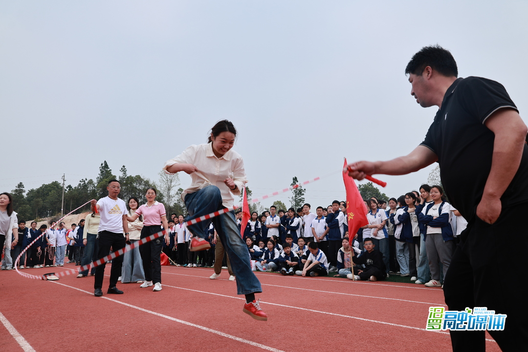 跃动青春 “绳” 采飞扬  汨罗市长乐中学举办跳绳比赛