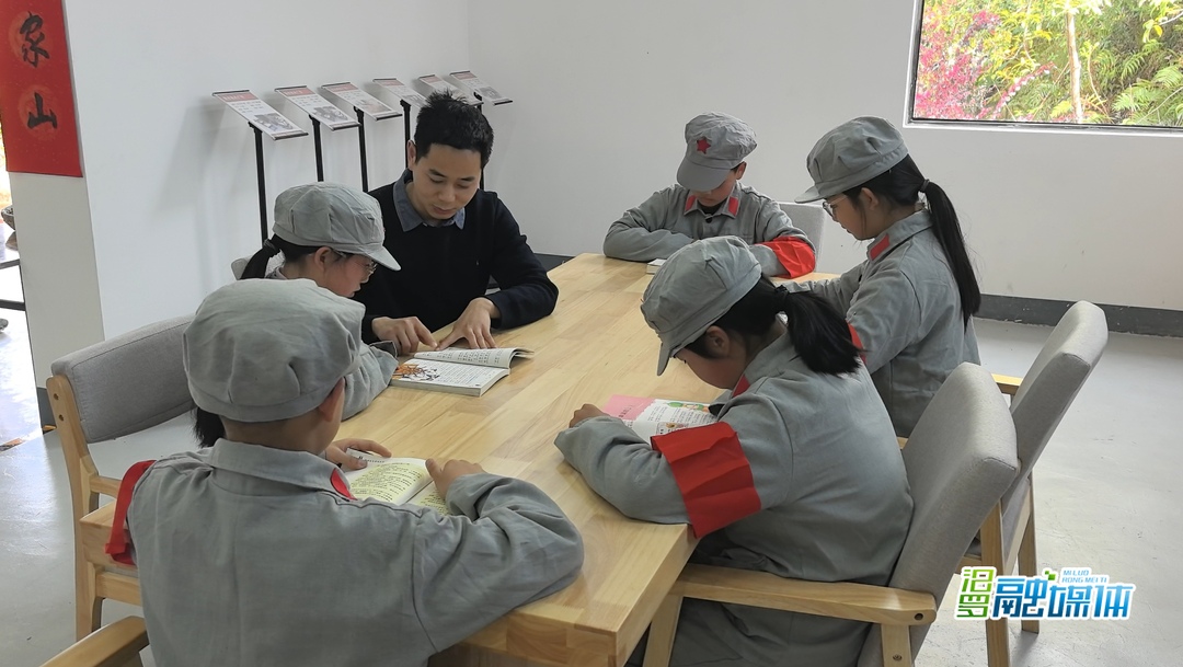 农家书屋里的红色启蒙！ 弼时镇开展6场主题教育惠及百余青少年