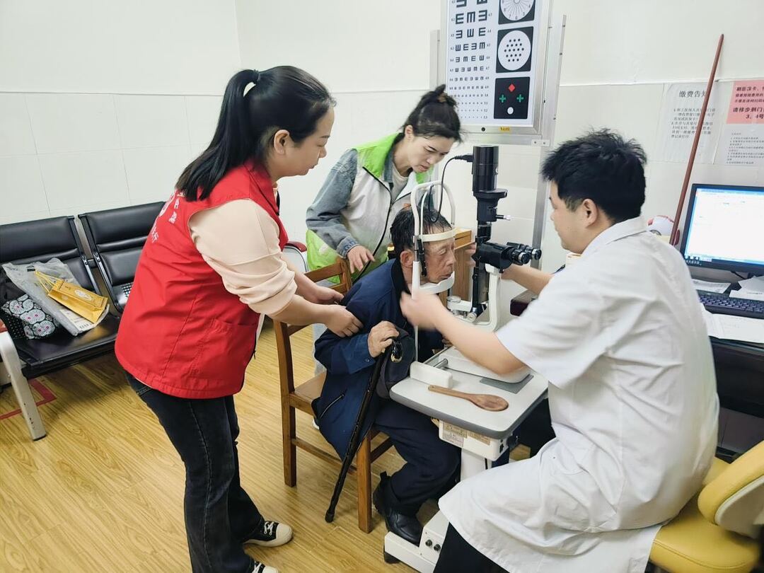 汨罗阳光社工：暖心助评残，为困难老人解难题