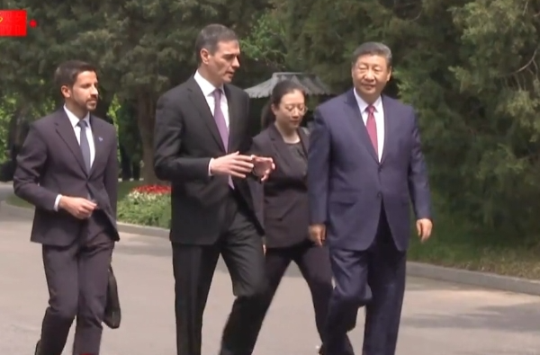 独家视频丨习近平主席同西班牙首相桑切斯一起散步