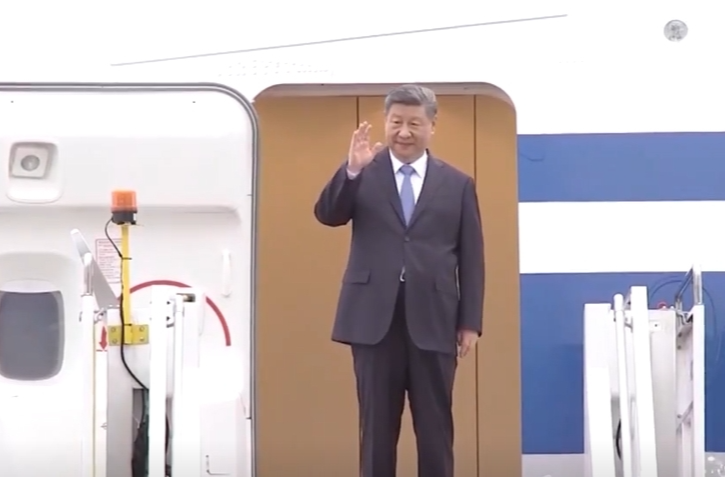 习近平抵达吉隆坡对马来西亚进行国事访问
