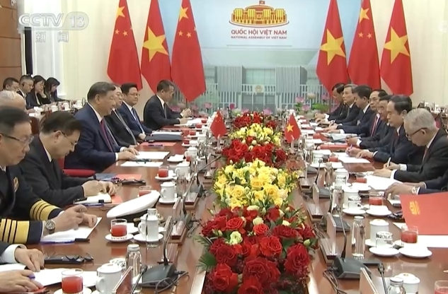 习近平会见越南国会主席陈青敏