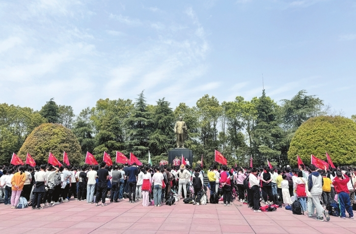 【学习强国】相约2025·共赴旅发盛会丨汨罗市弼时村：红色“引擎”驱动美丽蝶变