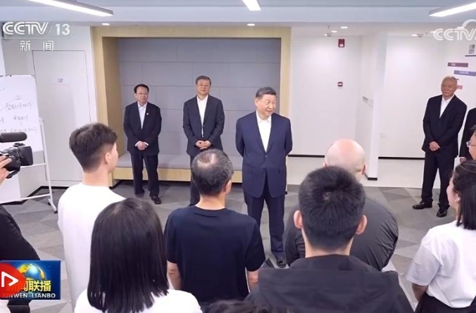 习近平在上海考察时强调 加快建成具有全球影响力的科技创新高地