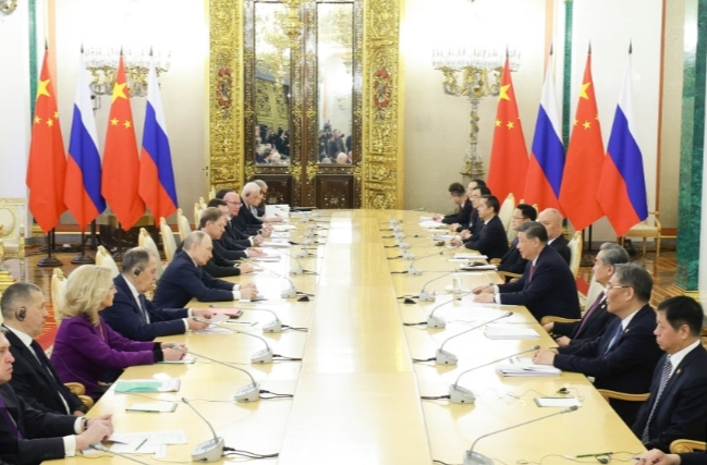 独家视频丨习近平同普京会谈：共同弘扬正确二战史观 维护联合国权威和地位