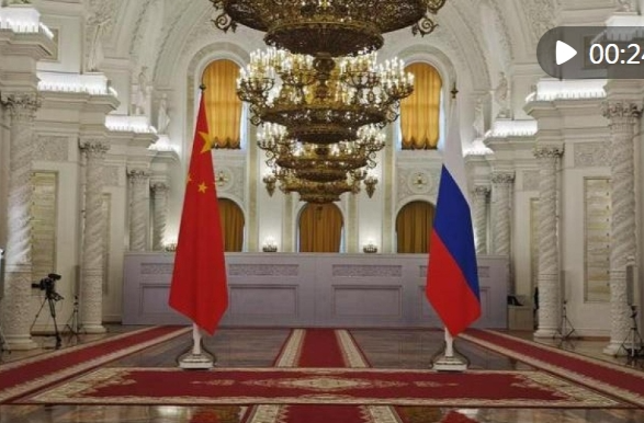 新华社快讯：国家主席习近平出席俄罗斯总统普京举行的欢迎仪式