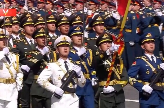 独家视频丨习近平向中国人民解放军仪仗队致意