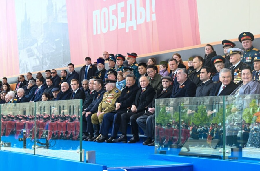 习近平出席俄罗斯纪念苏联伟大卫国战争胜利80周年庆典