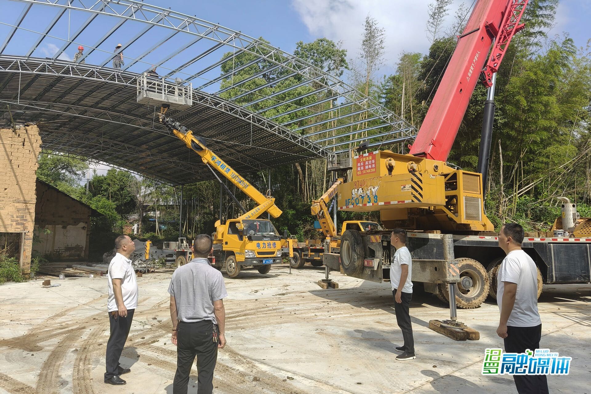 新市街道依法拆除700㎡违规建筑