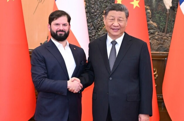 习近平会见智利总统博里奇