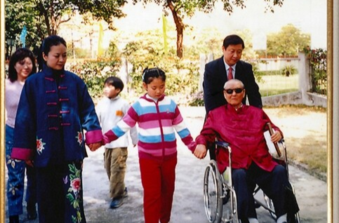 习语丨“以千千万万家庭的好家风支撑起全社会的好风气”