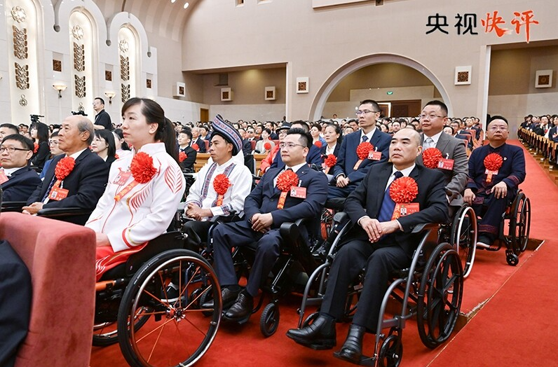 【央视快评】勇敢克服困难挑战 积极追求人生梦想