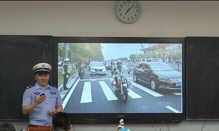 解锁头盔保命技能，汨罗交警这堂交通安全课“热力十足”