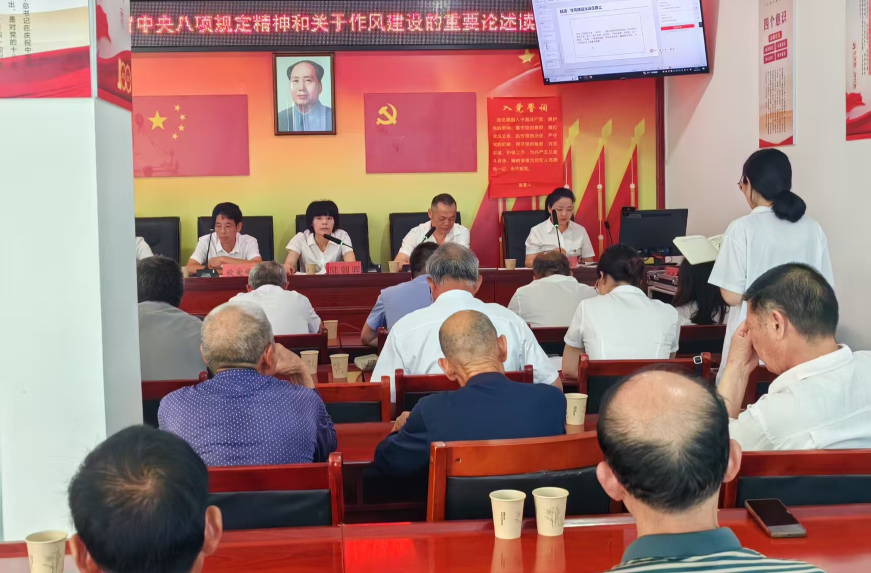 弼时镇金山社区：开展主题党日活动 理论学习与实践服务双推进