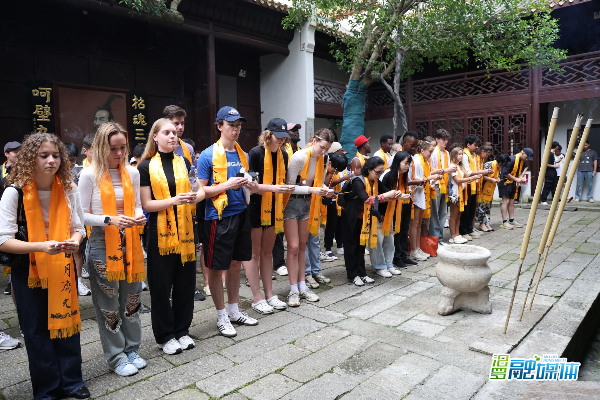 国际龙舟队汨罗祭屈 千年文脉架起中外交流桥梁