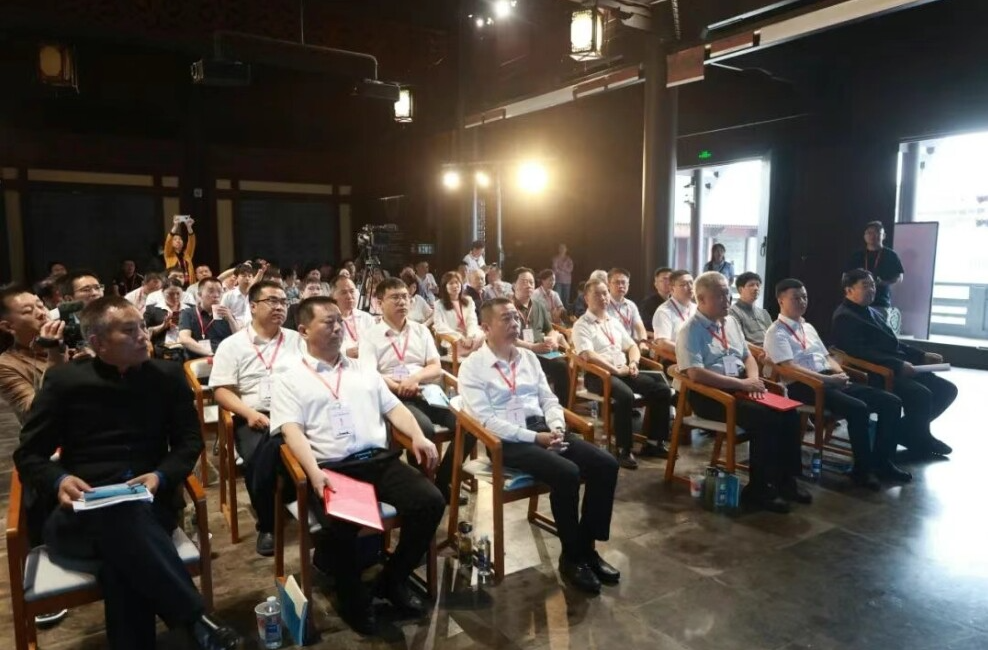 【湖南国际频道】孔子与屈原后裔汨罗江畔对话，共谱文化融合新章