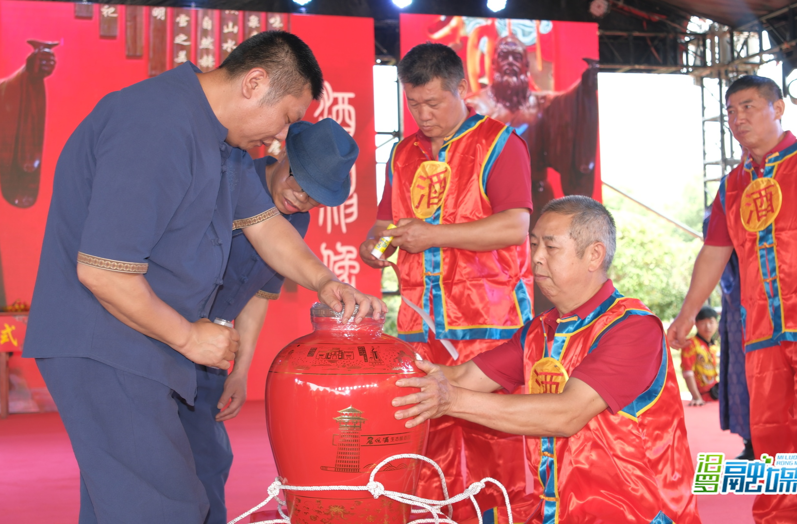 2025第三届屈原酒封坛大典举行