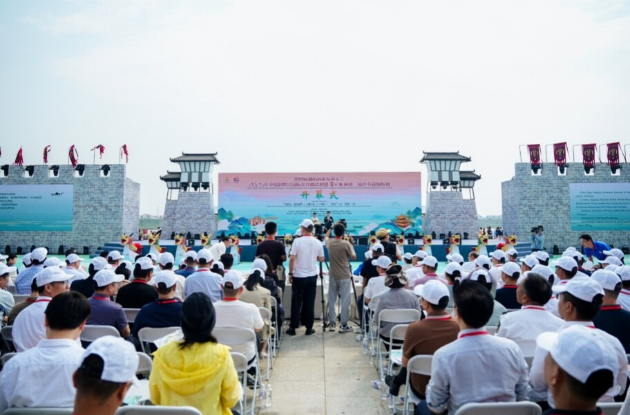 【香港经济导报】2025中國汨羅江國際龍舟邀請賽震撼開賽！24支國內外龍舟隊競渡“龍舟故里”
