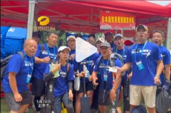 【湖南电台】5月24日，在“龙舟故里”的国际超级联赛上，参赛选手齐喊——“我爱龙舟，我爱汨罗！”