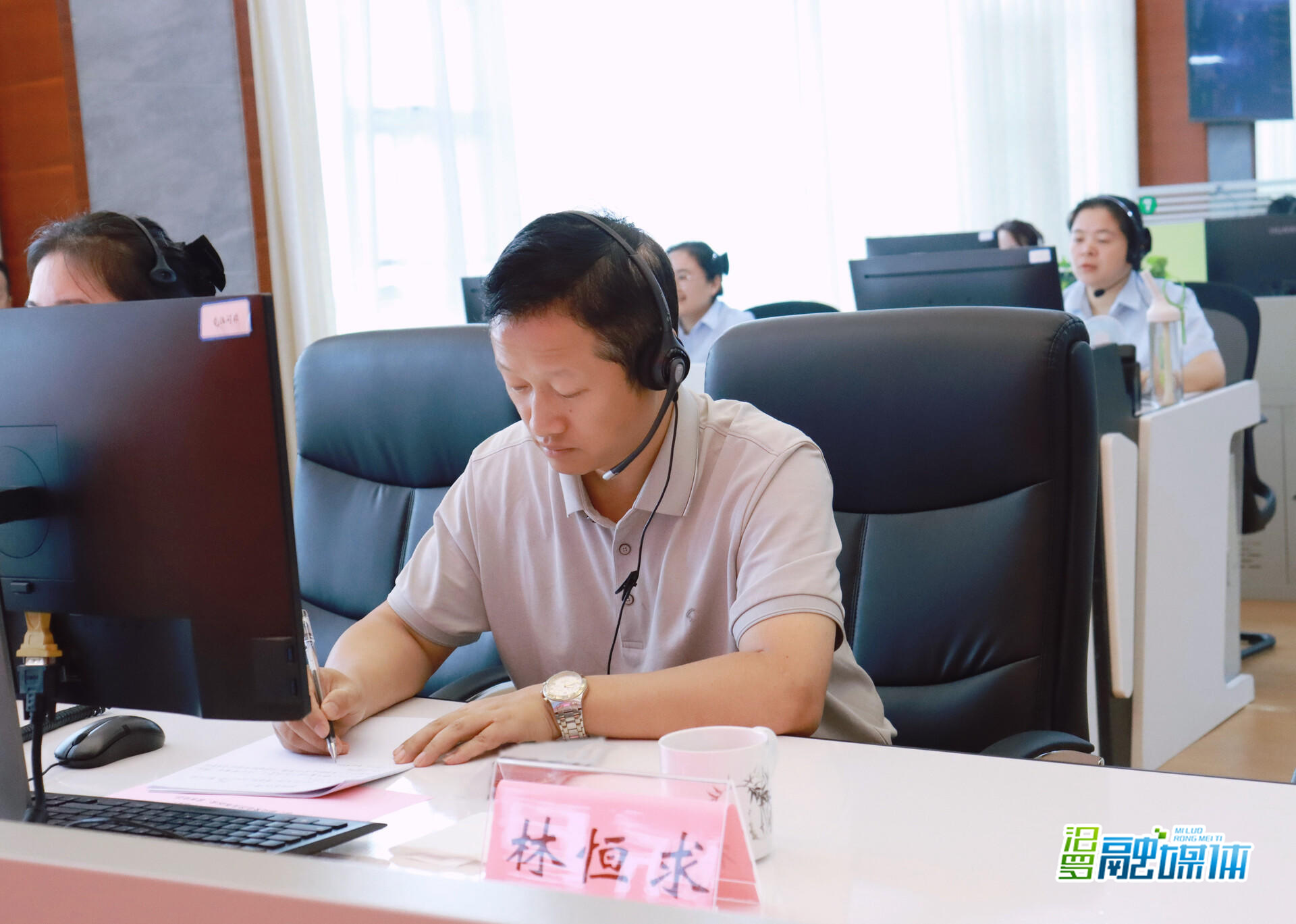 林恒求接听12345市民服务热线 现场回应群众诉求