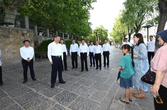 时政微观察丨总书记深情寄望“小树苗”