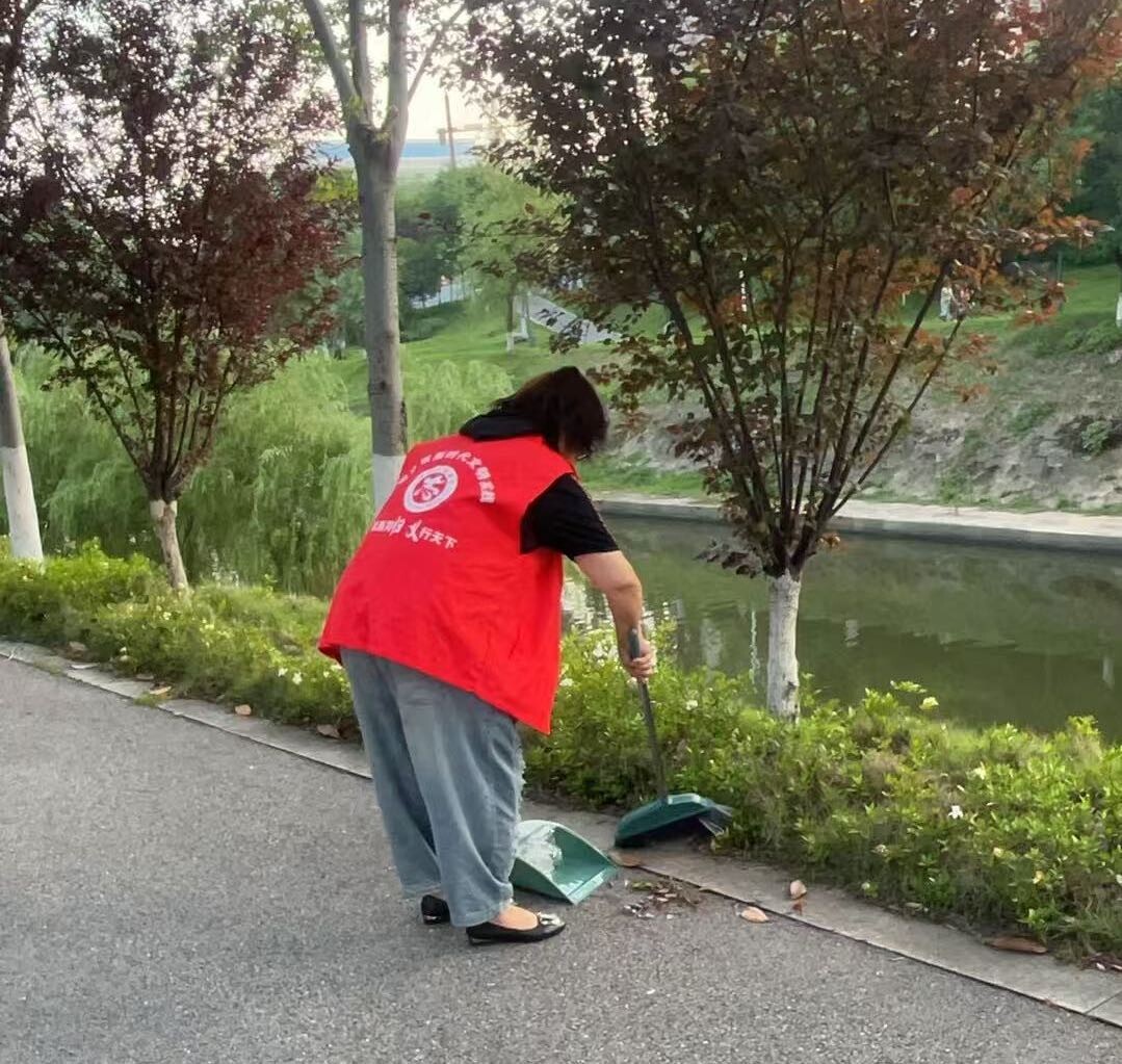 归义街道：40名“红马甲”守护友谊河