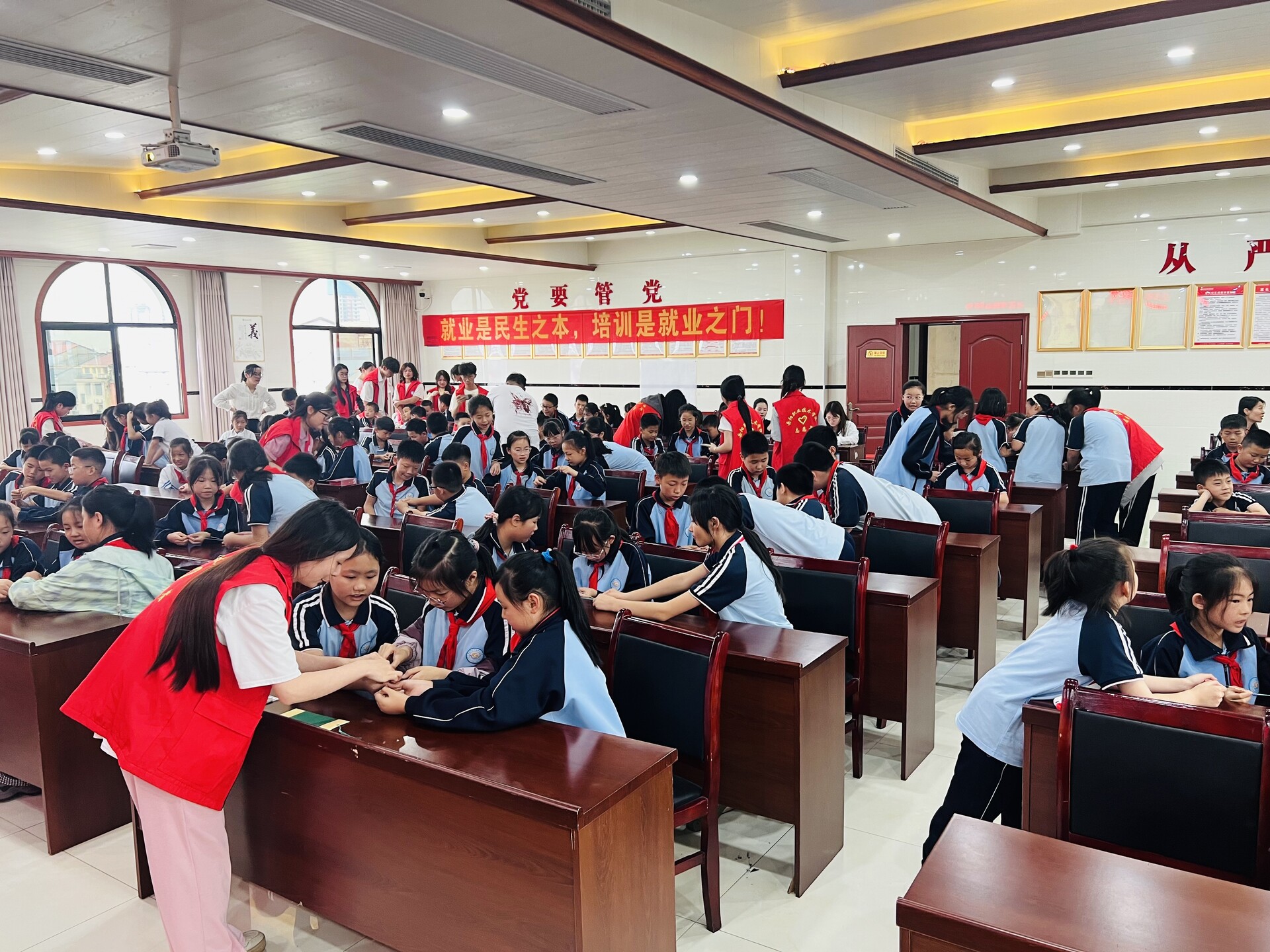 汨罗龙舟社区学院：打造“沉浸式课堂”护航未成年人成长