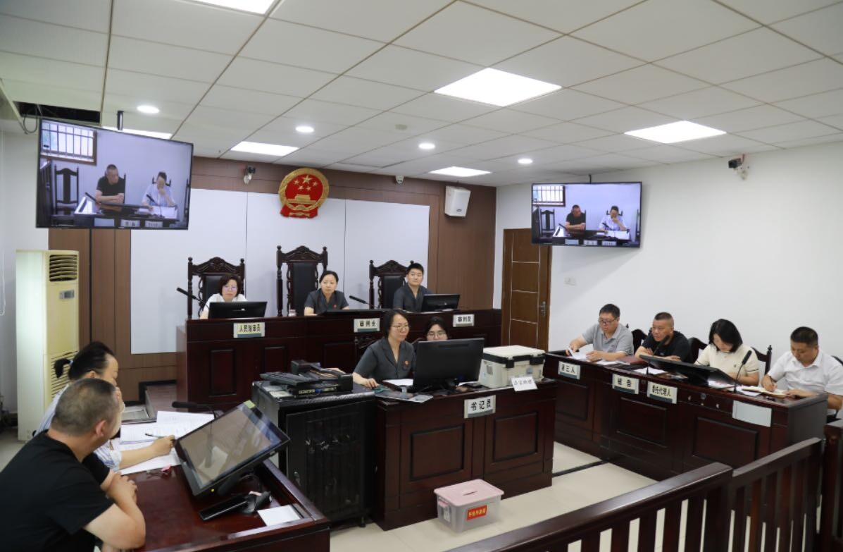 汨罗法院审理一起工伤保险纠纷案，行政机关“一把手”出庭应诉