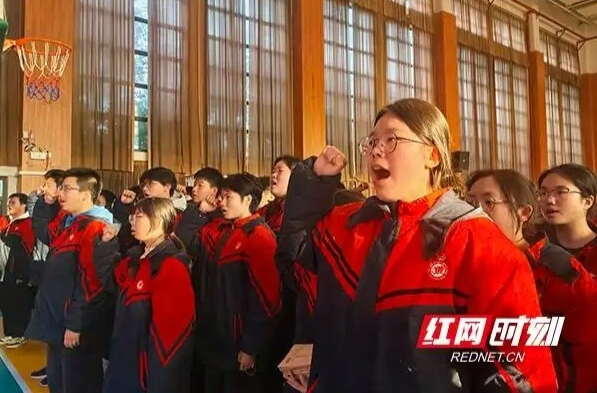 好评中国丨以爱护考，传递社会的温暖与正能量